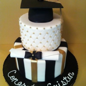 Торт на выпускной «С выпускным!» на заказ